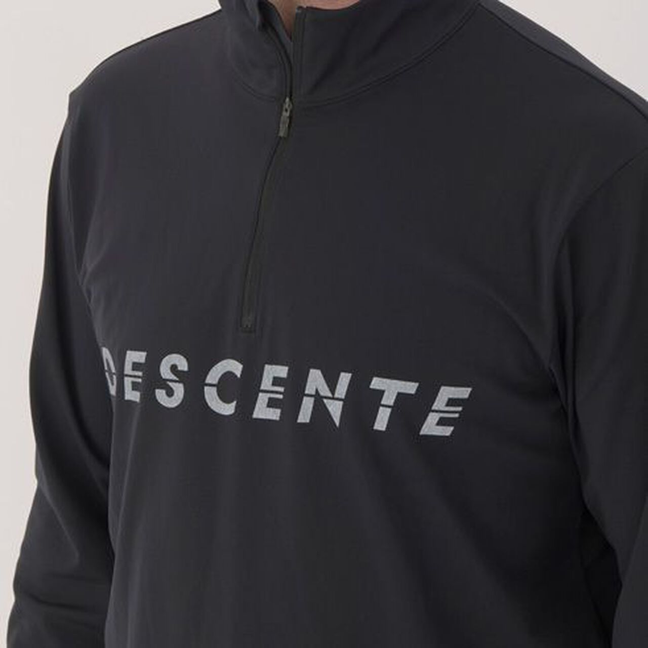 CHEST LOGO T-NECK image number 8